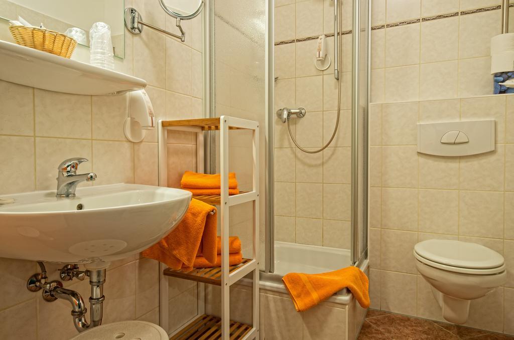 Hotel Zur Henne Naumburg  Esterno foto