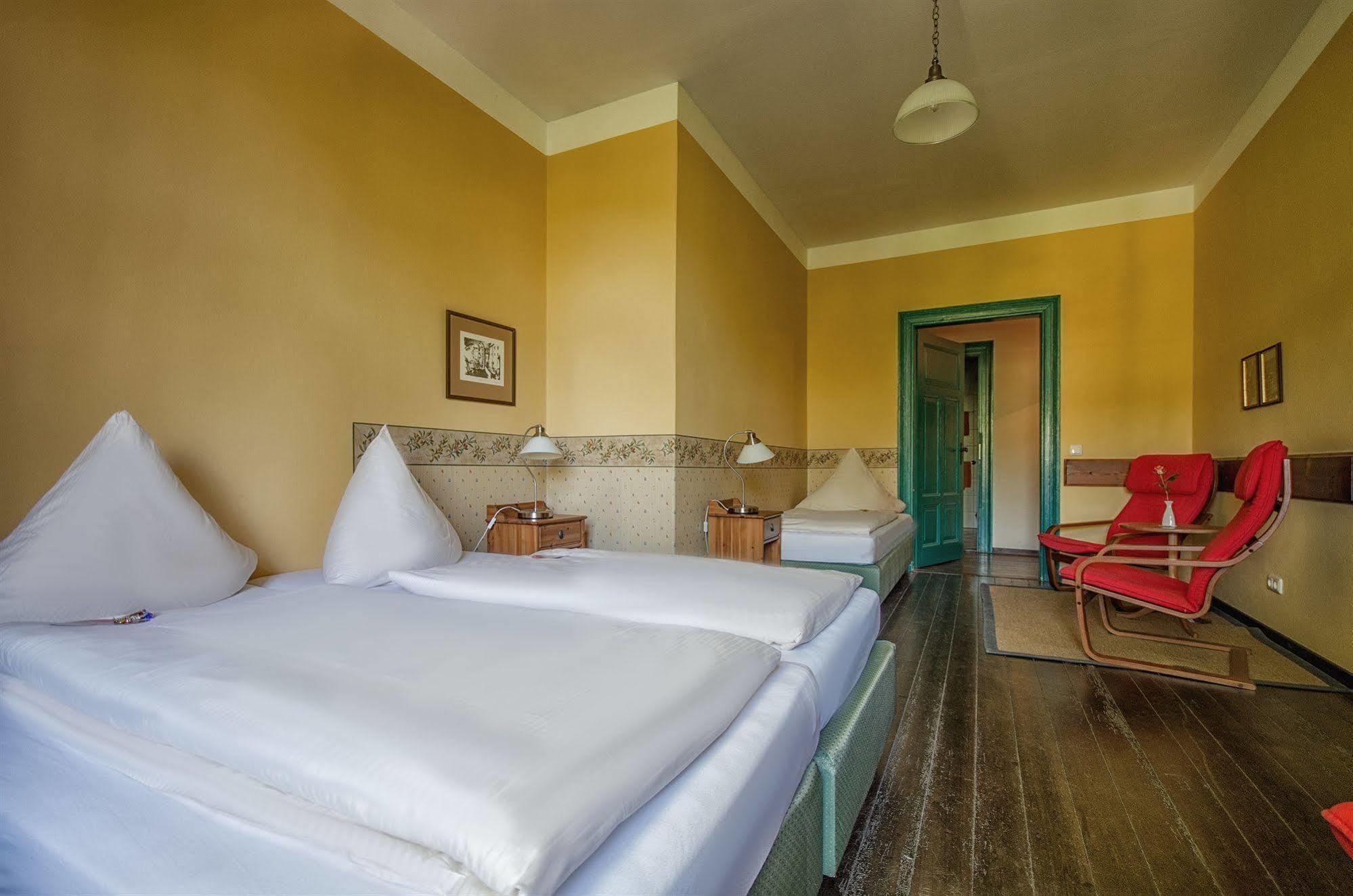 Hotel Zur Henne Naumburg  Esterno foto