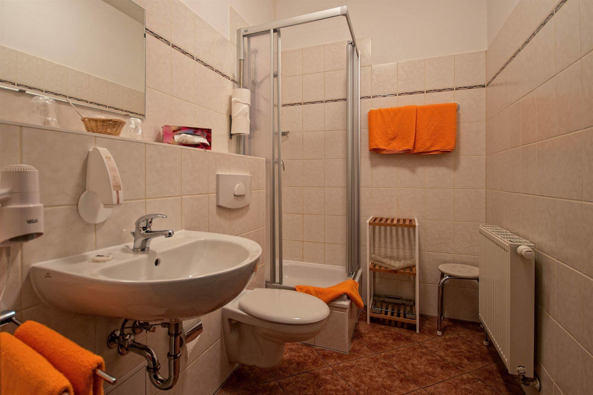 Hotel Zur Henne Naumburg  Esterno foto