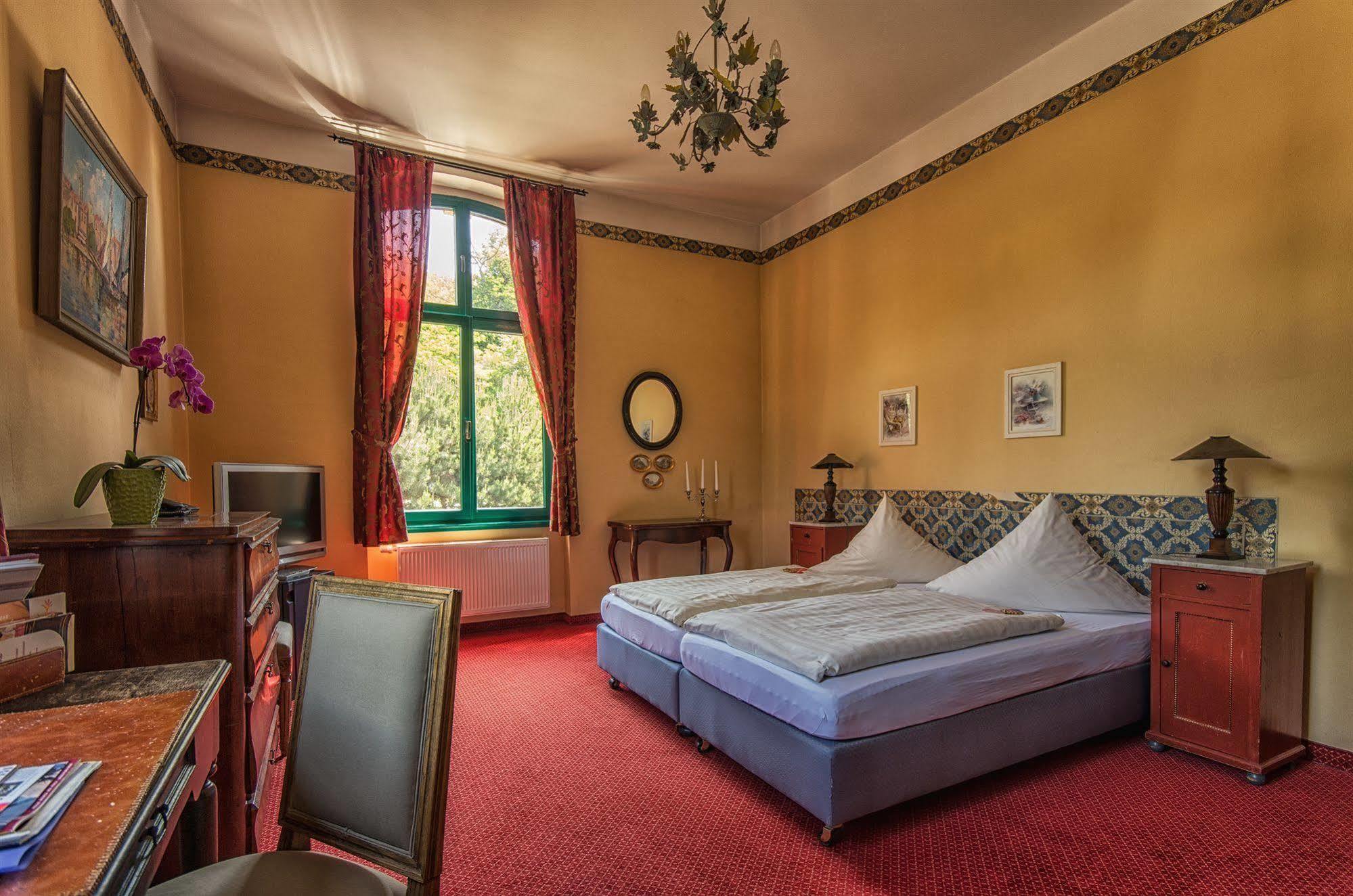 Hotel Zur Henne Naumburg  Esterno foto