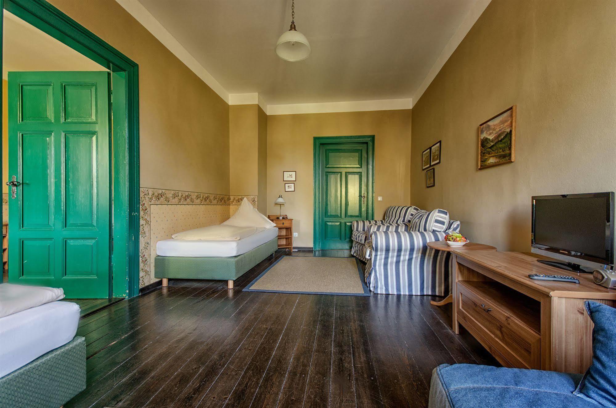 Hotel Zur Henne Naumburg  Esterno foto